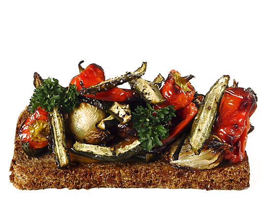 포토 JPG 해외이미지 음식 빵 백그라운드 다이어트 채소 양파 피망 패스트푸드 샌드위치 건강 요리 사람없음 가로 갈색 흰색 굽기 속도 후추 섬유 고립 주키니 채식주의자 해외202004 해외포토 컬러 직물 인스턴트 구이 향신료 채식 파일형식 이미지허브