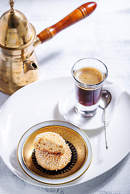 포토 JPG 해외이미지 접시 커피 음식 휴가 디저트 사람없음 쌓기 크래커 쿠키 빵집 원형 달콤 상쾌 이탈리아문화 깨 흙더미 마카롱 충동구매 페스츄리 해외202004 해외포토 도형 식기 감정 음료 빵 식재료 모션 쇼핑 상점 흙 조미료 맛 과소비 유럽문화 파일형식 더미 이미지허브