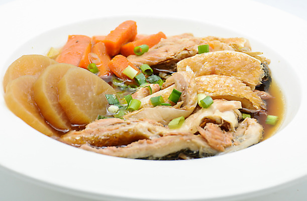 포토 JPG 해외이미지 전통 접시 음식 조각 백그라운드 다이어트 건강 어류 요리 동양인 사람없음 머리 식당 일본 요리사 식사 저녁식사 버섯 당근 흰색 신선 양념 달콤 맛 수프 수증기 해산물 영양 연어 레시피 점심식사 삶기 오메가 총각무 해외202004 해외포토 직업 식기 아시아 컬러 컨셉 뿌리채소 인종 신체부위 상점 수중동물 무 파일형식 이미지허브