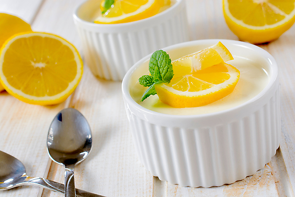 포토 JPG 해외이미지 접시 음식 과일 디저트 귤 건강 사탕 요리 사람없음 목재 갈색 저녁식사 이탈리아 흰색 시골 대접 신선 우아함 맛 아침식사 크림 향기 아로마 라임 젤리 푸딩 요거트 바닐라 부스러기 해외202004 해외포토 나무 식기 유럽 컬러 컨셉 재료 유제품 식사 냄새 파일형식 이미지허브