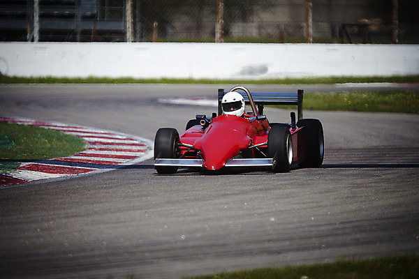 포토 JPG 해외이미지 도로 스포츠 교통시설 자동차 사람없음 빨간색 힘 경쟁 이탈리아 공연 운전 레이싱 바퀴 속도 순환 타이어 스타일 해외202004 해외포토 유럽 길 육상교통 컬러 교통 컨셉 모션 이벤트 시합 시설 파일형식 이미지허브
