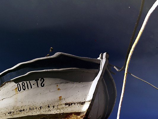 포토 JPG 해외이미지 실루엣 바다 컨셉 요트 자연 유리 낚시 항해 사람없음 야외 그래픽 물 파란색 빛 반사 투명 보트 함선 해외202004 해외포토 자연요소 컬러 배_교통 재질 레저 촬영기법 생태계 파일형식 이미지허브