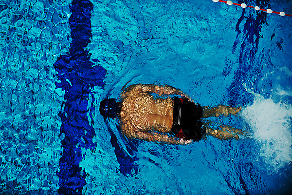 포토 JPG 해외이미지 전신 남자 스포츠 수영장 한명 경기 성인 뒷모습 물 운동 점프 수영 역동적 수영선수 성인남자한명만 해외202004 해외포토 자연요소 1 뷰포인트 컨셉 모션 운동선수 건강 사람 수상스포츠 남자한명만 성인남자만 파일형식 이미지허브