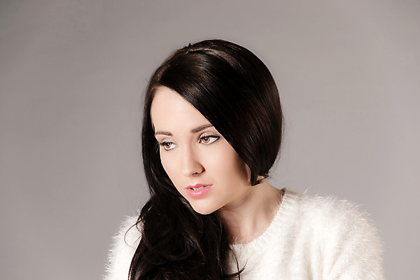 포토 JPG 해외이미지 백인 모델 여자 얼굴 포즈 한명 유행 어둠 스웨터 피부 해외202004 해외포토 서양인 1 상의 사람 신체부위 파일형식 이미지허브