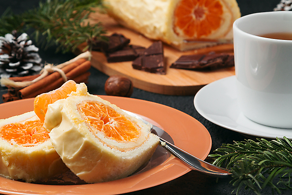 포토 JPG 해외이미지 단면 디저트 귤 실내 사람없음 롤케이크 해외202004 해외포토 음식 과일 내부 케이크 파일형식 이미지허브