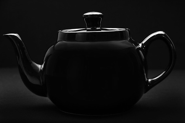 포토 JPG 해외이미지 음료 백그라운드 사람없음 물 검은색 어둠 뜨거움 찻주전자 허브 투입 해외202004 해외포토 자연요소 식물 컬러 모션 주전자 파일형식 이미지허브