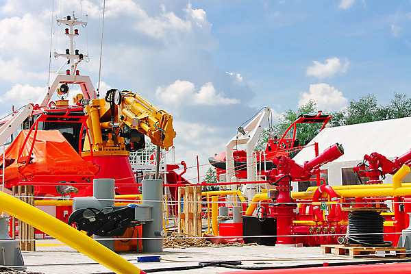 포토 JPG 해외이미지 나무 식물 산업 밧줄 바다 부분 교통시설 하늘 새로움 항해 사람없음 야외 물 파란색 강 금속 항구 장비 화물 만 보트 수리 큼 컨테이너 자르기 수집 조선소 기중기 활 시작 방파제 함선 상업 철강 해외202004 해외포토 자연요소 공공시설 줄 컬러 교통 컨셉 배_교통 모션 재질 운송업 중장비 크기 시설 파일형식 이미지허브