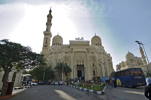 포토 JPG 해외이미지 종교 문화 길 건축양식 하늘 산 이집트 사람없음 건물 갈색 교회 여행객 믿음 탑 골동품 흰색 기도 역사 황금 초승달 큼 이슬람교 모스크 신성 로마인 사당 숭배 신앙심 옛날 카이로 해외202004 해외포토 건축물 건축 감정 컬러 종교건축 아프리카 사람 인종 달 크기 파일형식 이미지허브