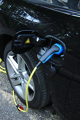 포토 JPG 해외이미지 비즈니스 교통시설 자동차 사람없음 상점 검은색 운전 바퀴 발표 구매 전시회 에코 쇼 엔진 잡종 공평 충전 요금 자동 해외202004 해외포토 육상교통 컬러 교통 모션 쇼핑 환경 전시 시설 파일형식 이미지허브