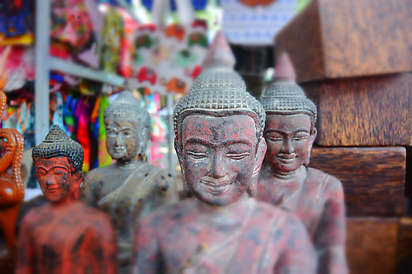 포토 JPG 해외이미지 전통 디자인 아시아 종교 문화 얼굴 분홍색 조각 여행 패턴 불교 산 이끼 미술 사람없음 장식 빨간색 조각상 믿음 보라색 바위 기도 사찰 4 의식 영혼 역사 승려 심볼 신성 목각 숭배 옛날 캡모자 스타일 해외202004 해외포토 모자_잡화 감정 나라 컬러 무늬 종교건축 문화예술 신체부위 조형물 숫자 돌_바위 성직자 파일형식 이미지허브