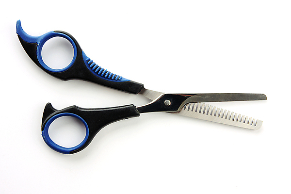 포토 JPG 해외이미지 헤어스타일 그림자 사람없음 파란색 반사 검은색 쌍 칼날 은색 플라스틱 자르기 흰배경 스테인레스 스타일 해외202004 해외포토 컬러 백그라운드 모션 재질 흰색 파일형식 이미지허브