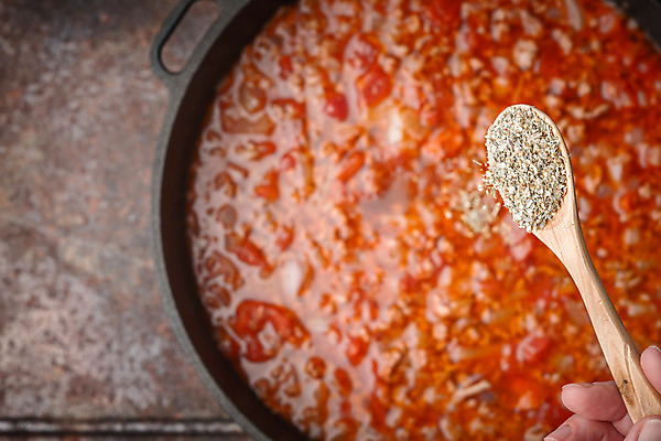 포토 JPG 해외이미지 접시 손 음식 백그라운드 토마토 채소 오렌지 재료 탁자 양파 육류 요리 사람없음 목재 가로 빨간색 갈색 금속 숟가락 검은색 회색 도자기 양념 액체 사발 수프 냄비 소프트포커스 자르기 뿌리기 허브 부식 준비 슬라이스 다진 블러 개조 해외202004 해외포토 나무 식물 식기 컬러 가구 과일 식재료 모션 재질 촬영기법 수저 신체부위 사기그릇 솥 파일형식 이미지허브