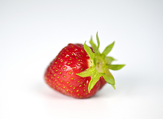 포토 JPG 해외이미지 1 열매 음식 잎 과일 딸기 디저트 건강 사람없음 빨간색 초록색 빛 흰색 신선 달콤 맛 싱글 상쾌 유기농 날것 강렬 고립 숙성 해외202004 해외포토 식물 웰빙 감정 컬러 컨셉 파일형식 이미지허브