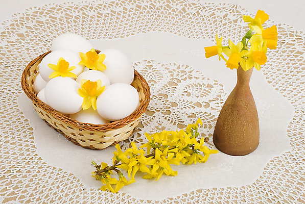 포토 JPG 해외이미지 전통 계절 휴가 부활절 기념 사람없음 장식 노란색 바구니 계란 꽃병 축제 봄 흰색 나뭇가지 축하 수선화 해외202004 해외포토 나무 기념일 꽃 컬러 컨셉 알 파일형식 이미지허브