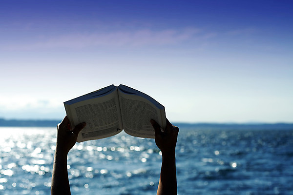 포토 JPG 해외이미지 실루엣 바다 여행 하늘 휴가 휴식 사람없음 책 물 독서 태양 여행객 평화 꿈 읽기 휴양지 해외202004 해외포토 자연요소 컨셉 모션 촬영기법 사람 장소 파일형식 이미지허브