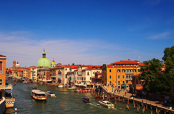 포토 JPG 해외이미지 유럽 기독교 종교 조각 여행 건축양식 하늘 사람없음 초록색 파란색 조각상 성당 교회 이탈리아 기도 도시 중세 베네치아 청동 석호 해외202004 해외포토 건축 나라 컬러 종교건축 건물 조형물 역사 파일형식 이미지허브