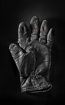 포토 JPG 해외이미지 장갑 날씨 사람없음 검은색 주름 폐기물 가죽 오브젝트 질감 구식 옛날 중고 해외202004 해외포토 잡화 컬러 쓰레기 파일형식 이미지허브