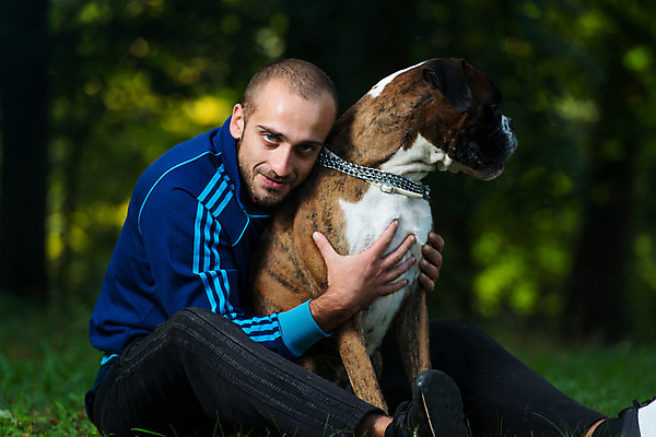 포토 JPG 해외이미지 동물 백인 한마리 라이프스타일 응시 남자 행복 포옹 청소년 휴식 함께함 사랑 한명 미소 사람 앉기 20대 성인 야외 가로 초록색 반려동물 가축 우정 가을 잡기 개 보호 숲 해외202004 해외포토 서양인 1 시선 계절 감정 컬러 컨셉 포유류 안기 모션 표정 청년 생활 친구 파일형식 이미지허브