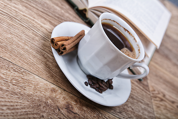 포토 JPG 해외이미지 커피 음료 백그라운드 탁자 콩 사람없음 목재 책 컵 갈색 우주 초콜릿 검은색 카페 수확 뜨거움 아침식사 굽기 아로마 카푸치노 에스프레소 라떼 시나몬 옛날 카페인 해외202004 해외포토 나무 식기 컬러 가구 농업 재료 디저트 곡류 상점 식사 구이 파일형식 이미지허브