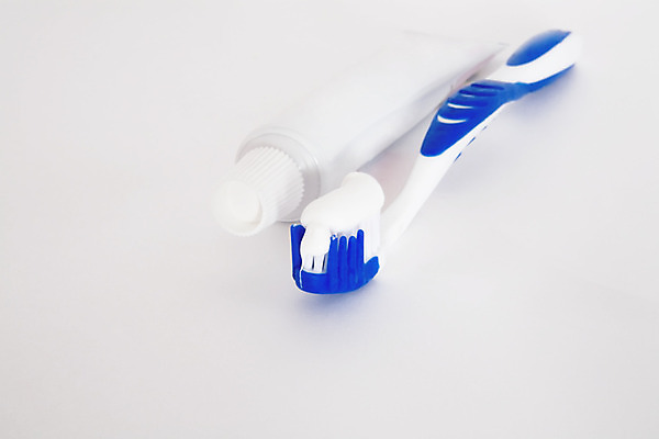 포토 JPG 해외이미지 라이프스타일 웰빙 컨셉 아침 건강 사람없음 일상 파란색 약 장비 욕실 흰색 신선 붓 구멍 수비 치아 보호 위생 칫솔 플라스틱 청소 순수 오브젝트 치약 고립 돌봄 미백 위생관리 접착제 효과 해외202004 해외포토 주간 컬러 의학 모션 재질 관리 라이프 생활 위생용품 소화기관 풀_접착제 파일형식 이미지허브