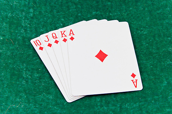 포토 JPG 해외이미지 손 놀이 성공 정장 사람없음 빨간색 게임 흰색 우승 10 신용카드 행운 도박 왕 갑판 카지노 기회 다이아몬드 포커 잭 여왕 승자 에이스 직진 필승 해외202004 해외포토 옷 컬러 컨셉 배_교통 신체부위 금융 숫자 최고 트럼프 보석 파일형식 이미지허브