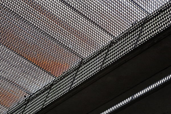 포토 JPG 해외이미지 산업 백그라운드 패턴 추상 바닥 세포 안전 사람없음 건물 울타리 금속 수확 바 그릴 보호 철 부식 천장 질감 보안 정사각형 창살 철강 해외202004 해외포토 도형 건축물 컨셉 무늬 농업 재질 주방용품 담장 파일형식 이미지허브