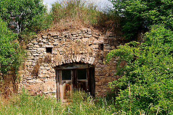 포토 JPG 해외이미지 벽 건축양식 자연 포도 벽돌 주택 자물쇠 사람없음 야외 건물 목재 문 와인 수확 골동품 바위 시골 대문 포도나무 그런지 수목 옛날 지하실 해외202004 해외포토 나무 건축물 건축 농업 과일 재료 주류 돌_바위 과일나무 생태계 파일형식 이미지허브