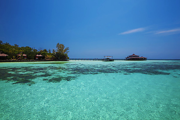 포토 JPG 해외이미지 주간 아시아 바다 섬 백그라운드 자연 호텔 휴가 휴식 풍경 사람없음 건물 물 여름 파란색 식당 고급 휴양지 말레이시아 이국적 파라다이스 해외202004 해외포토 자연요소 건축물 계절 나라 컬러 컨셉 숙소 상점 장소 생태계 파일형식 이미지허브