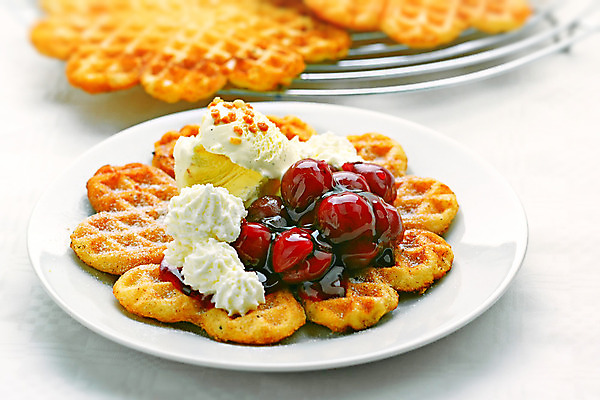 포토 JPG 해외이미지 열매 행복 음식 과일 디저트 사람없음 케이크 달콤 굽기 먹기 민트 크림 산딸기 와플 슈가파우더 해외202004 해외포토 식물 감정 모션 맛 구이 허브 파일형식 이미지허브