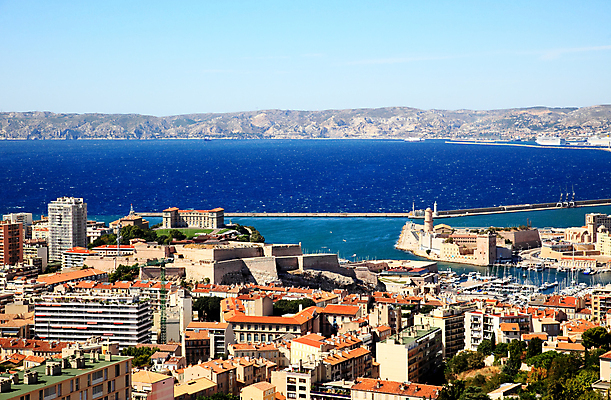 포토 JPG 해외이미지 유럽 바다 여행 요트 건축양식 하늘 항해 안테나 파노라마 사람없음 건물 여름 파란색 빛 도시풍경 태양 항구 프랑스 도시 만 보트 센터 지중해 만족 포트 타운 대도시 마르세유 옛날 수평선 해외202004 해외포토 자연요소 건축물 계절 건축 감정 나라 컬러 배_교통 통신 교통시설 촬영기법 풍경 파일형식 이미지허브