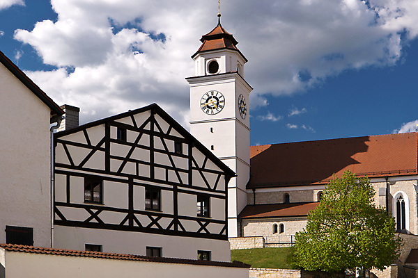 포토 JPG 해외이미지 도로 여행 건축양식 주택 독일 사람없음 건물 교회 탑 하이킹 도시 중세 타운 첨탑 구시가지 바이에른 해외202004 해외포토 건축물 건축 유럽 길 종교건축 교통시설 레저 역사 파일형식 이미지허브