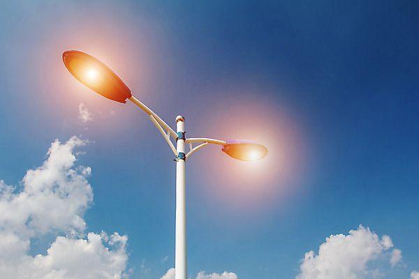 포토 JPG 해외이미지 구름 도로 길 백그라운드 가로등 가이드 하늘 조명 거리 아이디어 사람없음 야외 파란색 빛 햇빛 태양 맑음 방 장비 에너지 램프 분위기 큼 봉 멀리 고립 철강 해외202004 해외포토 자연요소 직업 공공시설 컬러 컨셉 교통시설 날씨 크기 파일형식 이미지허브