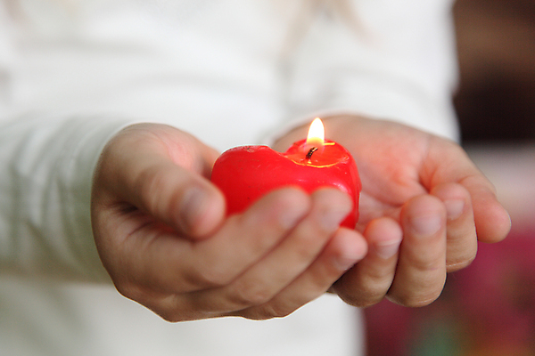 포토 JPG 해외이미지 백인 1 전통 손 여자 남자 아시아 종교 문화 얼굴 어린이 불교 촛불 천사 사람 인종 사람없음 빨간색 세로 빛 희망 흰색 기도 잡기 가운 행운 영혼 원주민 축복 작음 승려 신화 팔 멀리 미얀마 버마 순례 해외202004 해외포토 서양인 옷 감정 나라 컬러 컨셉 초 모션 신체부위 아프리카인 크기 성직자 파일형식 이미지허브