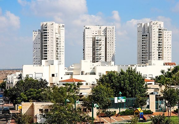 포토 JPG 해외이미지 나무 구름 공원 유니폼 건축양식 창문 하늘 벽돌 새로움 아파트 주택 3 사람없음 건물 여름 파란색 컬러풀 노란색 탑 블록 유치원 바위 흰색 도시 작음 지역 커뮤니티 타운 리빙 이웃 석회암 이스라엘 해외202004 해외포토 자연요소 식물 건축물 옷 계절 공공시설 교육 건축 컬러 컨셉 암석 돌_바위 크기 서아시아 파일형식 이미지허브