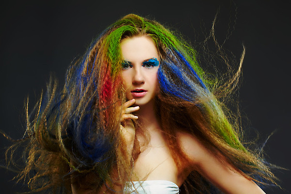 포토 JPG 해외이미지 백인 모델 헤어스타일 손 여자 얼굴 물결 바람 건강 그림자 한명 사람 빨간색 초록색 파란색 유행 화장품 회색 흰색 화려 우아함 염색 생강 스타일 해외202004 해외포토 자연요소 서양인 1 컬러 컨셉 채소 날씨 신체부위 뷰티 파일형식 이미지허브