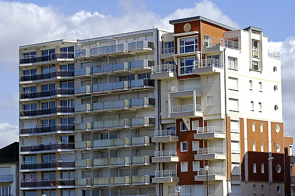 포토 JPG 해외이미지 디자인 외관 유럽 바다 여행 건축양식 창문 유리 하늘 휴가 풍경 사람없음 건물 파란색 빛 도시풍경 환경 프랑스 도시 센터 도심 북쪽 노르망디 해외202004 해외포토 건축물 건축 나라 컬러 재질 방향 파일형식 이미지허브