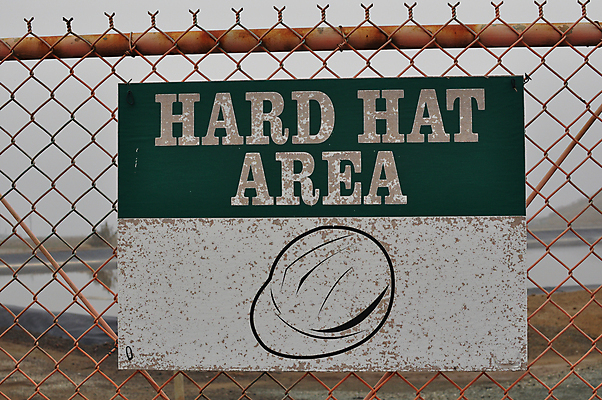 포토 JPG 해외이미지 직업 건축양식 경고 사람없음 울타리 성장 업무 수리 보호 위험 땅 사인 지역 트레일러 낭비 개발 건축업자 계약자 리모델링 회복 해외202004 해외포토 건축 컨셉 담장 작업 계약 파일형식 이미지허브