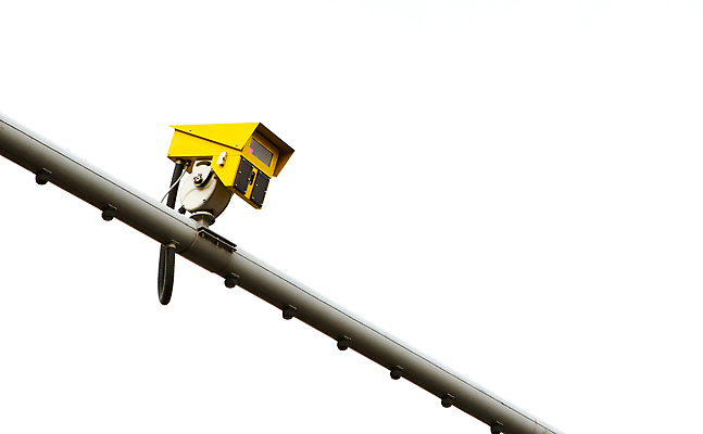 포토 JPG 해외이미지 접시 도로 백그라운드 일러스트 자동차 하늘 영국 잉글랜드 거리 안전 사람없음 파란색 상자 노란색 3D 카메라 운전 흰색 잡기 도시 고속도로 경찰 사건 속도 예방 법 증거 감시 올가미 고립 과속 규정 길가 넘어짐 레이더 면허증 탐지 한계 강조 해외202004 해외포토 직업 식기 유럽 길 육상교통 컬러 교통시설 모션 전자제품 디지털합성 면허 증명서 파일형식 이미지허브