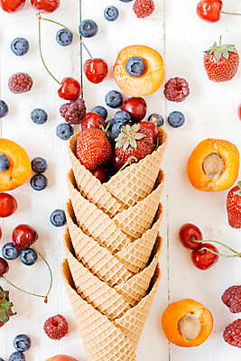 포토 JPG 해외이미지 열매 음식 중년 컨셉 잎 다이어트 과일 자연 아이스크림 디저트 사람없음 빨간색 여름 농작물 신선 유혹 먹기 상쾌 유기농 블루베리 날것 산딸기 베리 흙더미 건강식 숙성 채식주의자 디톡스 해외202004 해외포토 식물 웰빙 계절 감정 컬러 농업 모션 건강 성인 흙 생태계 채식 파일형식 더미 이미지허브