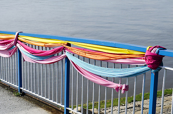 포토 JPG 해외이미지 리본 난간 경비 사람없음 물 컬러풀 버리기 그림 옛날 철강 해외202004 해외포토 자연요소 컬러 모션 안전 보호 파일형식 이미지허브