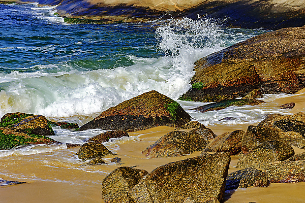 포토 JPG 해외이미지 파도 바다 모션 자연 풍경 해변 사람없음 야외 물 힘 거품 바위 흰색 물방울 떨어짐 장면 분무기 격파 리우데자네이루 스플래쉬 해외202004 해외포토 자연요소 컬러 컨셉 돌_바위 생태계 브라질 파일형식 이미지허브