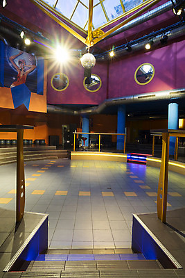 포토 JPG 해외이미지 별 문화 음악 공 전등 조명 실내 이벤트 사람없음 장식 파티 힘 소리 거울 축하 춤 클럽 디스코 오디오 단계 빛망울 테크노 유흥 해외202004 해외포토 자연요소 컨셉 문화예술 내부 전자제품 빛 파일형식 이미지허브