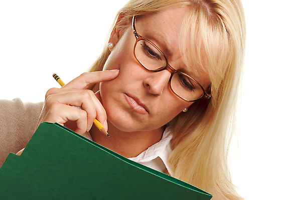 포토 JPG 해외이미지 여자 교육 종이 안경 생각 비즈니스 학교 한명 미소 컬러풀 금발 사무실 연필 교사 기록 업무 비즈니스우먼 고객 스마트 직원 파일 안내원 비서 패드 고립 관리자 대리인 전경 해외202004 해외포토 직업 1 헤어스타일 잡화 컬러 컨셉 학용품 표정 사람 풍경 필기구 작업 직장인 파일형식 탑뷰 이미지허브