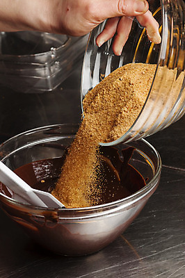 포토 JPG 해외이미지 계절 종교 음식 과일 재료 휴가 디저트 부활절 건조 사탕 선물 사람없음 장식 갈색 과자 초콜릿 계란 축제 어둠 놀람 이탈리아 우유 견과류 축하 토끼 4월 심볼 아몬드 코코아 개암 해외202004 해외포토 기념일 열매 감정 유럽 음료 컬러 컨셉 포유류 유제품 표정 반려동물 알 날짜 파일형식 이미지허브