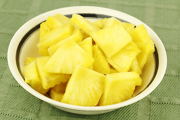 포토 JPG 해외이미지 접시 음식 조각 다이어트 과일 디저트 건강 사람없음 초록색 노란색 신선 사발 황금 닫기 달콤 맛 자르기 파인애플 날것 슬라이스 식용 많음 해외202004 해외포토 식기 컬러 컨셉 모션 사기그릇 열대과일 파일형식 이미지허브