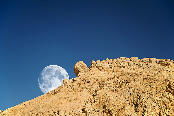 포토 JPG 해외이미지 계절 백그라운드 밭 농업 일러스트 아프리카 자연 하늘 날씨 휴식 산 이집트 풍경 잔디 사람없음 야외 여름 파란색 우주 어둠 황혼 꿈 사막 자유 안개 달 가을 시골 비교 야간 저녁 땅 상승 장면 평야 수평선 해외202004 해외포토 자연요소 식물 나라 산업 컬러 컨셉 일몰 생태계 파일형식 이미지허브