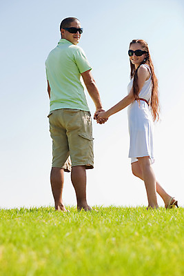 포토 JPG 해외이미지 백인 라이프스타일 커플 공원 여자 남자 행복 2 관계 자연 휴가 함께함 관리 사랑 미소 사람 성인 야외 두명 여름 걷기 맑음 산책 잡기 아내 가득함 내추럴 해외202004 해외포토 서양인 계절 공공시설 감정 컨셉 모션 날씨 휴식 표정 생활 생태계 파일형식 이미지허브