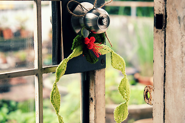 포토 JPG 해외이미지 전통 백그라운드 잎 크리스마스장식 크리스마스 겨울 휴가 주택 사람없음 목재 장식 초록색 문 축제 화환 축하 원형 뜨개질 심볼 니트 DIY 양모 노엘 핸드메이드 크리스마스배경 해외202004 해외포토 도형 나무 식물 계절 기념일 꽃 컬러 컨셉 상의 재료 취미 건물 직물 파일형식 이미지허브