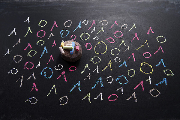 포토 JPG 해외이미지 1 컨셉 인터넷 미래 사람없음 컴퓨터 컬러풀 숫자 디지털 칠판 구멍 암호 분필 보안 시스템 영 해커 소통 불법복제 소프트웨어 프로그래밍 해외202004 해외포토 문자 컬러 안전 전자제품 작업 범죄 초크 개발 파일형식 이미지허브