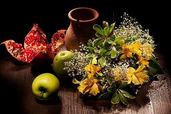 포토 JPG 해외이미지 꽃 꽃다발 탁자 사람없음 목재 침묵 시골 항아리 도자기 냄비 사과 스타일 해외202004 해외포토 나무 식물 가구 과일 재료 소리 솥 파일형식 이미지허브